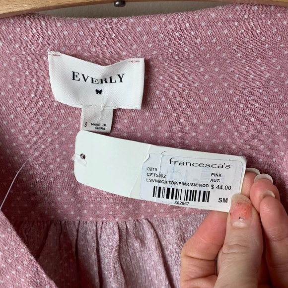 New With Tags Everly blush pink white polka dot V neck wrap blouse - Picture 6 of 7